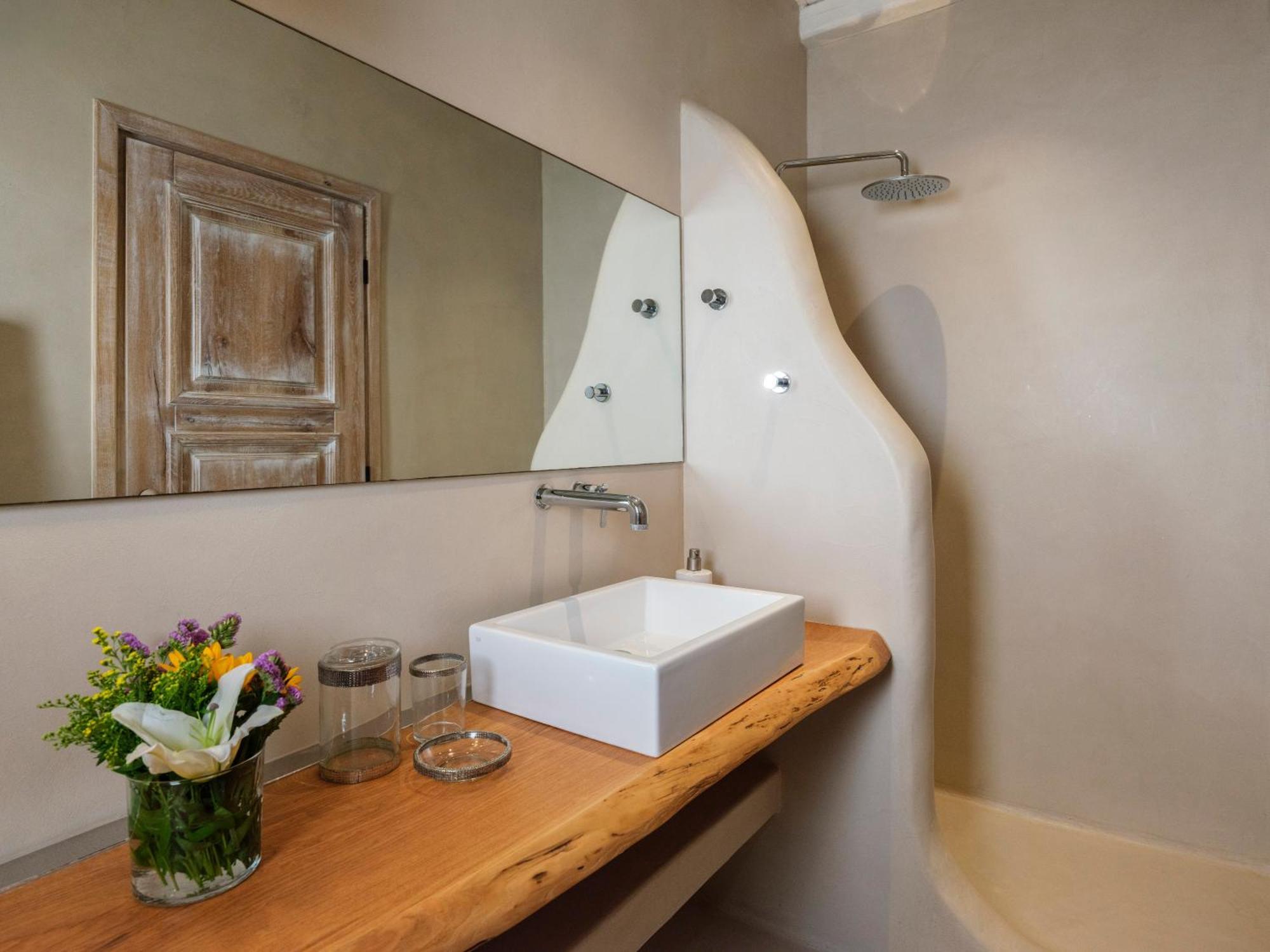 V&V Guest House - Luxury Suites Орнос Екстер'єр фото